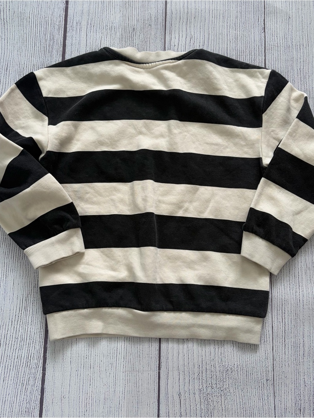 H&M Bosy Black and Cream Striped Crewneck Sweatshirt Size 5T/6